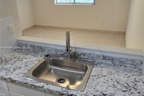 Снять в аренду квартиру в Катлер-Бей, Флорида 2 спальни, № 2004382 - фото 5