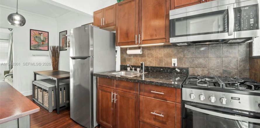 Студия в кондо в Майами-Бич, Флорида № 2004564