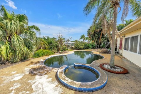 House in Madeira Beach, Florida 3 bedrooms, 140.75 sq.m. № 1826662 - photo 15