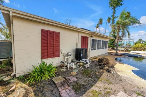 House in Madeira Beach, Florida 3 bedrooms, 140.75 sq.m. № 1826662 - photo 20