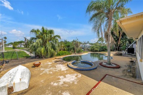 House in Madeira Beach, Florida 3 bedrooms, 140.75 sq.m. № 1826662 - photo 14