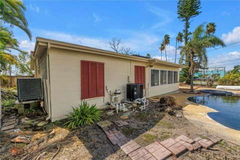 House in Madeira Beach, Florida 3 bedrooms, 140.75 sq.m. № 1826662 - photo 19