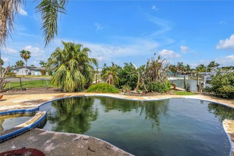 House in Madeira Beach, Florida 3 bedrooms, 140.75 sq.m. № 1826662 - photo 23