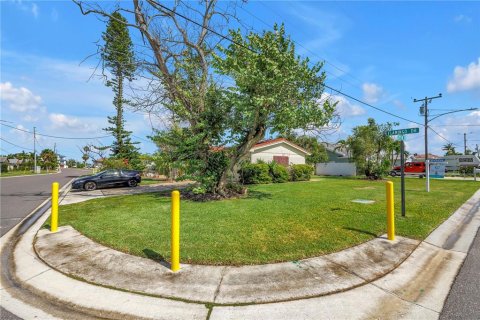 House in Madeira Beach, Florida 3 bedrooms, 140.75 sq.m. № 1826662 - photo 3