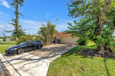 House in Madeira Beach, Florida 3 bedrooms, 140.75 sq.m. № 1826662 - photo 7