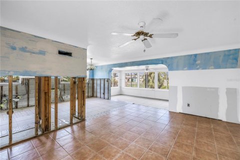 House in Madeira Beach, Florida 3 bedrooms, 140.75 sq.m. № 1826662 - photo 27