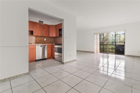 Copropriété à louer à Miami, Floride: 1 chambre, 71.07 m2 № 1970958 - photo 1