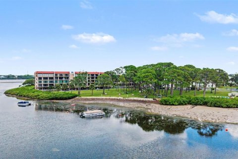 Condo in Dunedin, Florida, 2 bedrooms № 2349172 - photo 11