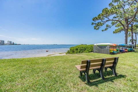Condo in Dunedin, Florida, 2 bedrooms № 2349172 - photo 13
