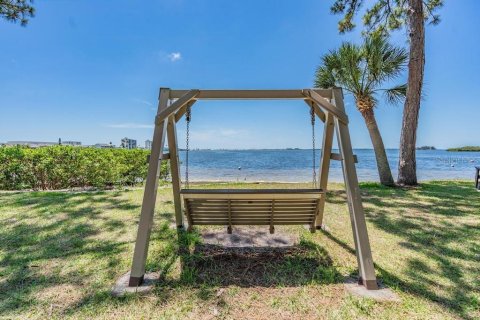 Condo in Dunedin, Florida, 2 bedrooms № 2349172 - photo 12