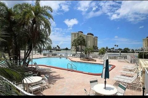 Condominio en alquiler en Saint Petersburg, Florida, 2 dormitorios, 103.59 m2 № 2156551 - foto 6