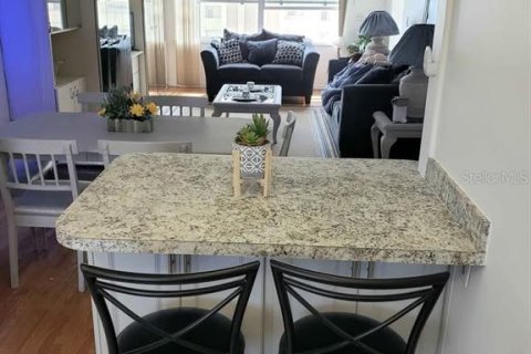 Condominio en alquiler en Saint Petersburg, Florida, 2 dormitorios, 103.59 m2 № 2156551 - foto 14