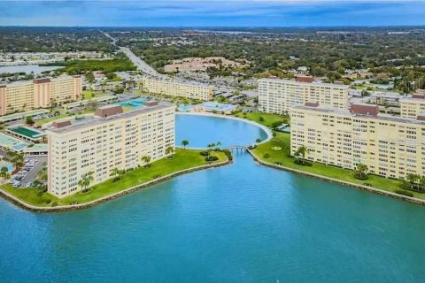 Condominio en alquiler en Saint Petersburg, Florida, 2 dormitorios, 103.59 m2 № 2156551 - foto 24