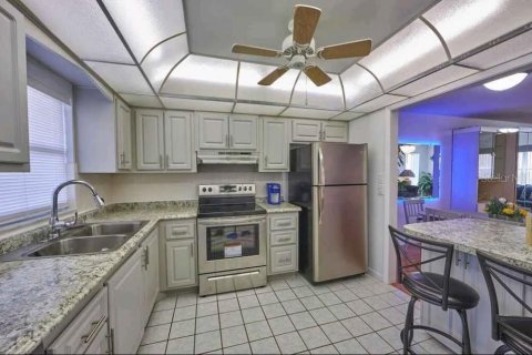 Condominio en alquiler en Saint Petersburg, Florida, 2 dormitorios, 103.59 m2 № 2156551 - foto 16
