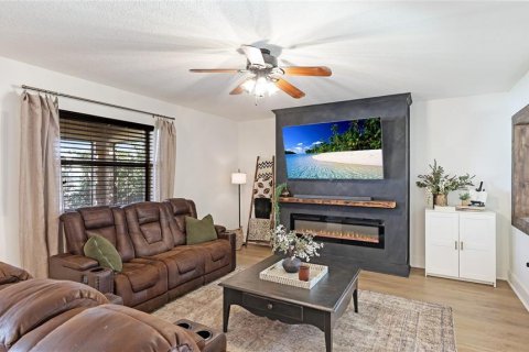 House in Wimauma, Florida 4 bedrooms, 284.28 sq.m. № 1553596 - photo 10