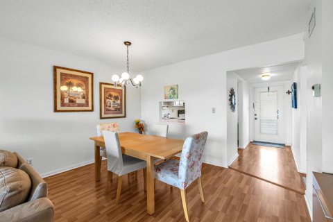 Condo in Margate, Florida, 2 bedrooms  № 2392651 - photo 10