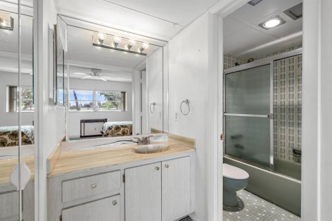 Condo in Margate, Florida, 2 bedrooms  № 2392651 - photo 16