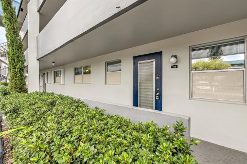 Condo in Margate, Florida, 2 bedrooms  № 2392651 - photo 2