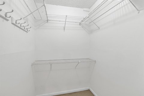 Condo in Margate, Florida, 2 bedrooms  № 2392651 - photo 17