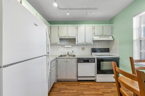 Condo in Margate, Florida, 2 bedrooms  № 2392651 - photo 11