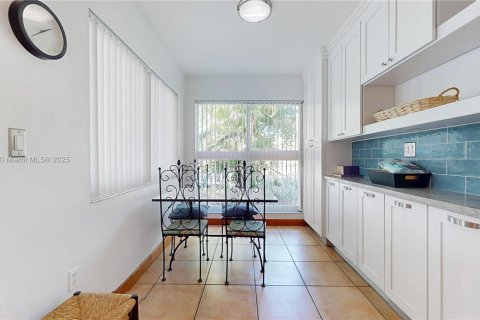 Casa en venta en Miami, Florida, 4 dormitorios, 197.32 m2 № 1972098 - foto 10