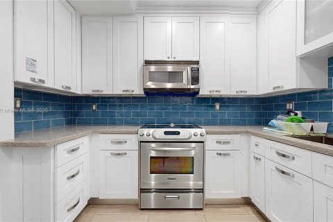 Casa en venta en Miami, Florida, 4 dormitorios, 197.32 m2 № 1972098 - foto 7