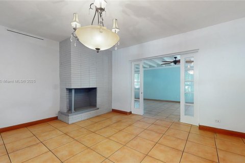 Casa en venta en Miami, Florida, 4 dormitorios, 197.32 m2 № 1972098 - foto 6