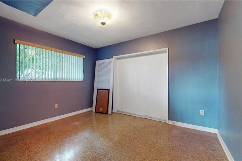 Casa en venta en Miami, Florida, 4 dormitorios, 197.32 m2 № 1972098 - foto 21