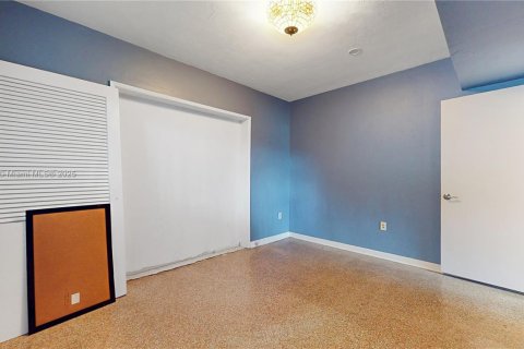 Casa en venta en Miami, Florida, 4 dormitorios, 197.32 m2 № 1972098 - foto 22