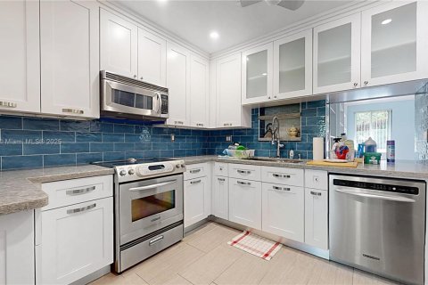 Casa en venta en Miami, Florida, 4 dormitorios, 197.32 m2 № 1972098 - foto 8