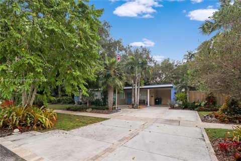 Casa en venta en Miami, Florida, 4 dormitorios, 197.32 m2 № 1972098 - foto 2