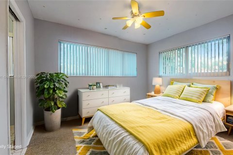 Casa en venta en Miami, Florida, 4 dormitorios, 197.32 m2 № 1972098 - foto 16