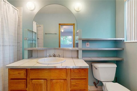 Casa en venta en Miami, Florida, 4 dormitorios, 197.32 m2 № 1972098 - foto 18