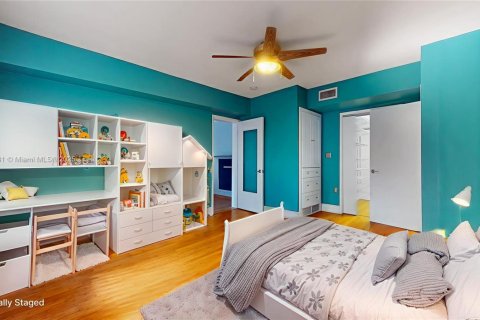 Casa en venta en Miami, Florida, 4 dormitorios, 197.32 m2 № 1972098 - foto 19