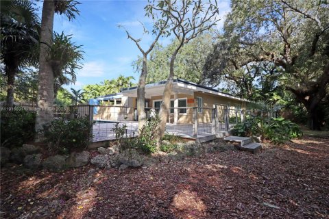 Casa en venta en Miami, Florida, 4 dormitorios, 197.32 m2 № 1972098 - foto 29