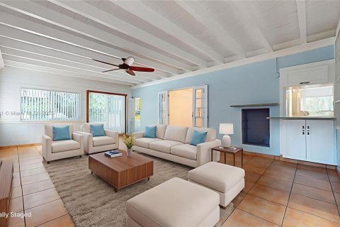 Casa en venta en Miami, Florida, 4 dormitorios, 197.32 m2 № 1972098 - foto 11