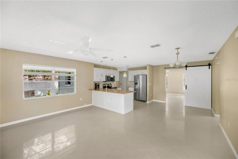 House in Spring Hill, Florida 2 bedrooms, 117.61 sq.m. № 2117111 - photo 15