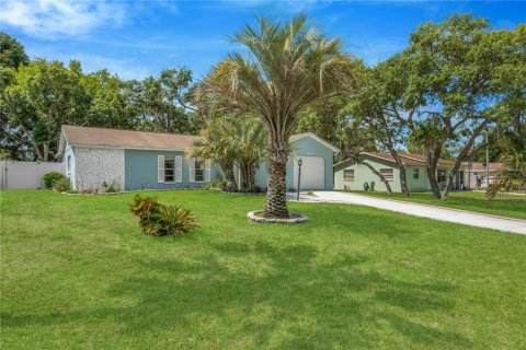 House in Spring Hill, Florida 2 bedrooms, 117.61 sq.m. № 2117111 - photo 6