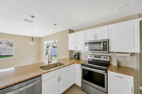 House in Spring Hill, Florida 2 bedrooms, 117.61 sq.m. № 2117111 - photo 11