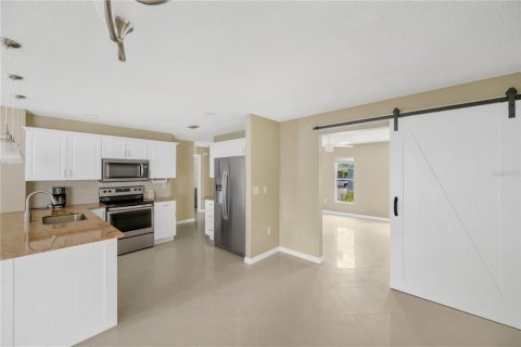 House in Spring Hill, Florida 2 bedrooms, 117.61 sq.m. № 2117111 - photo 16