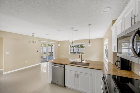 House in Spring Hill, Florida 2 bedrooms, 117.61 sq.m. № 2117111 - photo 13