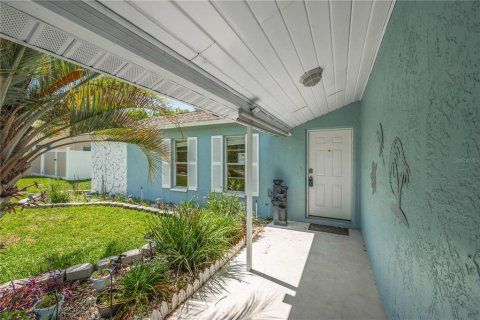 House in Spring Hill, Florida 2 bedrooms, 117.61 sq.m. № 2117111 - photo 8