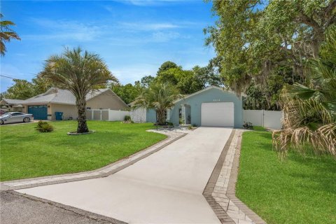 House in Spring Hill, Florida 2 bedrooms, 117.61 sq.m. № 2117111 - photo 5