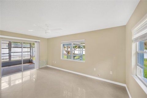 House in Spring Hill, Florida 2 bedrooms, 117.61 sq.m. № 2117111 - photo 27