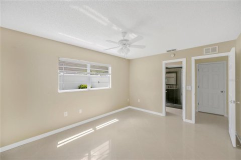 House in Spring Hill, Florida 2 bedrooms, 117.61 sq.m. № 2117111 - photo 28