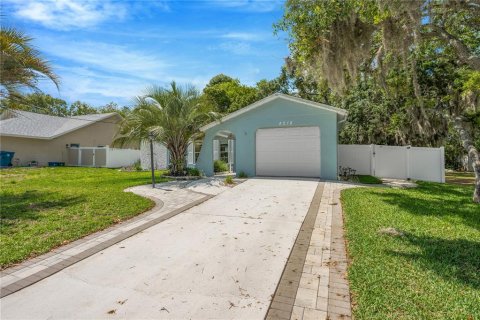 House in Spring Hill, Florida 2 bedrooms, 117.61 sq.m. № 2117111 - photo 4