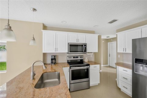 House in Spring Hill, Florida 2 bedrooms, 117.61 sq.m. № 2117111 - photo 12