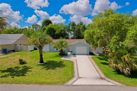 House in Spring Hill, Florida 2 bedrooms, 117.61 sq.m. № 2117111 - photo 2