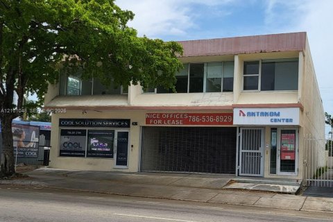 Commercial property in Miami, Florida № 2402392