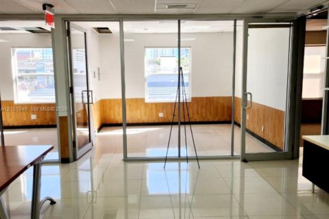 Commercial property in Miami, Florida № 2402392 - photo 6